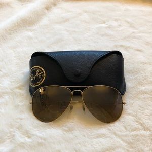 RAY-BAN AVIATOR SUNGLASSES with Gold Frame